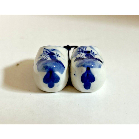 Vintage Dutch Handpainted HANDRDBLUE Ceramic Miniature Blue & White Clogs 2"x1" - Picture 2 of 6